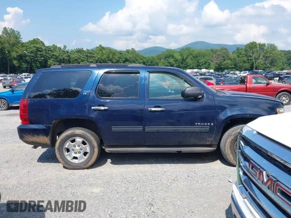 2009 Chevrolet Tahoe Commercial z VIN 1GNFK13089R234389, wystawiony jako IAAI lot #42592890 z przebiegiem 180 000 mil mil oraz . Historia ofert i sprzedaży dostępna na DreamBid. Obrazek 13.