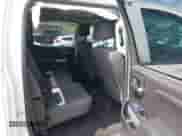2018 Chevrolet Silverado 2500HD LT z VIN 1GC1KVEG9JF188050, wystawiony jako IAAI lot #42696983 z przebiegiem 103 599 mil mil oraz . Historia ofert i sprzedaży dostępna na DreamBid. Obrazek 8.