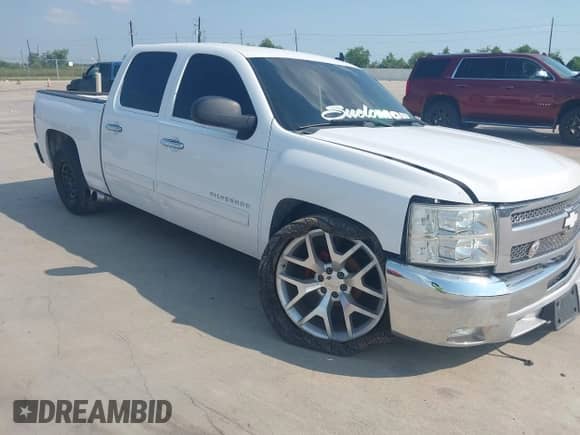 2013 Chevrolet Silverado 1500 LS z VIN 3GCPCREA1DG158439, wystawiony jako IAAI lot #43069128 z przebiegiem 234 152 mil mil oraz . Historia ofert i sprzedaży dostępna na DreamBid. Obrazek 1.