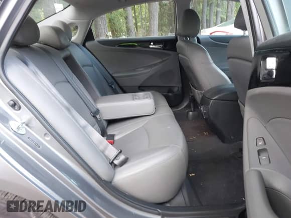 2012 Hyundai Sonata SE z VIN 5NPEC4AC4CH391058, wystawiony jako IAAI lot #43301106 z przebiegiem 137 569 mil mil oraz . Historia ofert i sprzedaży dostępna na DreamBid. Obrazek 8.