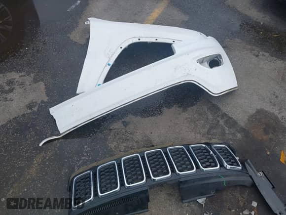 2017 Jeep Grand Cherokee Altitude z VIN 1C4RJEAG9HC757292, wystawiony jako IAAI lot #42390036 z przebiegiem 53 299 mil mil oraz . Historia ofert i sprzedaży dostępna na DreamBid. Obrazek 12.