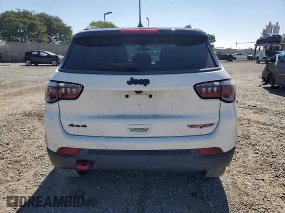 2019 Jeep Compass Trailhawk z VIN 3C4NJDDB0KT709670, wystawiony jako Copart lot #84705395 z przebiegiem 65 589 mil mil oraz Szkoda całkowita • Salvage title. Historia ofert i sprzedaży dostępna na DreamBid. Obrazek 6.