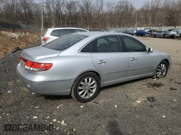 2008 Hyundai Azera Limited с VIN KMHFC46F98A302912, выставлен на аукционе Copart как лот 46301935 с пробегом Не указан миль и Списание • Salvage title. История ставок и продаж доступна на DreamBid. Изображение 3.