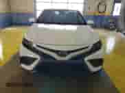 2021 Toyota Camry SE z VIN 4T1S11AK4MU450160, wystawiony jako Copart lot #56654905 z przebiegiem 68 192 mil mil oraz Czysty tytuł • Clean title. Historia ofert i sprzedaży dostępna na DreamBid. Obrazek 5.