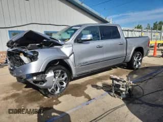 2020 Ram 1500 Limited z VIN 1C6SRFHT2LN136242, wystawiony jako Copart lot #70285325 z przebiegiem 68 679 mil mil oraz Szkoda całkowita • Salvage title. Historia ofert i sprzedaży dostępna na DreamBid. Obrazek 1.