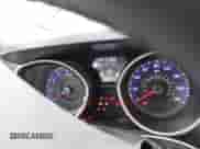 2013 Hyundai Elantra GLS z VIN KMHDH4AE8DU528388, wystawiony jako IAAI lot #43314142 z przebiegiem 107 193 mil mil oraz . Historia ofert i sprzedaży dostępna na DreamBid. Obrazek 7.