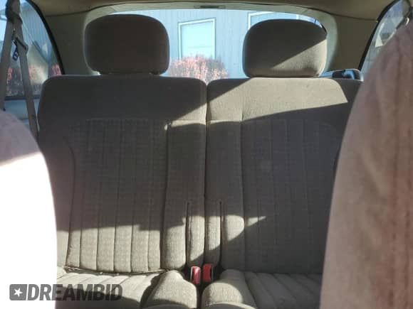 2000 Chevrolet Blazer LS с VIN 1GNCS18W1YK133766, выставлен на аукционе Copart как лот 76567944 с пробегом 289 839 миль миль и На запчасти • Non repairable. История ставок и продаж доступна на DreamBid. Изображение 10.