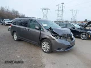 2014 Toyota Sienna LE z VIN 5TDJK3DC1ES087626, wystawiony jako IAAI lot #41610813 z przebiegiem 142 311 mil mil oraz . Historia ofert i sprzedaży dostępna na DreamBid. Obrazek 1.