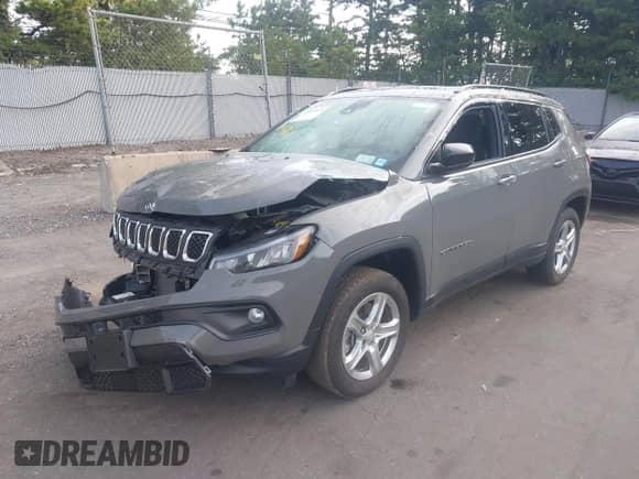 2023 Jeep Compass Latitude z VIN 3C4NJDBN9PT546487, wystawiony jako IAAI lot #43053671 z przebiegiem 16 170 mil mil oraz . Historia ofert i sprzedaży dostępna na DreamBid. Obrazek 2.