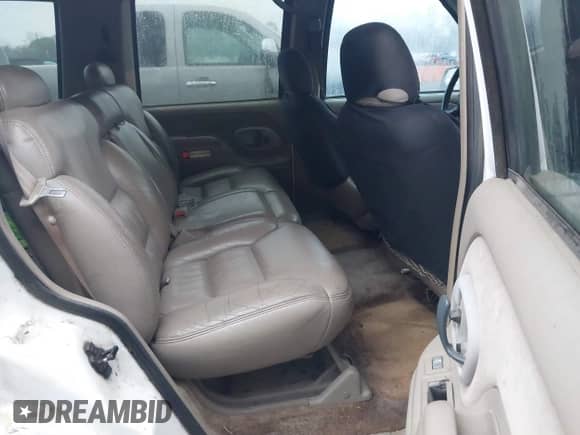 1999 Chevrolet Tahoe Police Special z VIN 1GNEC13RXXR101766, wystawiony jako IAAI lot #41393447 z przebiegiem 387 448 mil mil oraz . Historia ofert i sprzedaży dostępna na DreamBid. Obrazek 8.