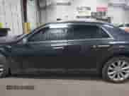 2017 Chrysler 300 C с VIN 2C3CCAKG2HH597183, выставлен на аукционе IAAI как лот 41825982 с пробегом 146 959 миль миль и . История ставок и продаж доступна на DreamBid. Изображение 14.