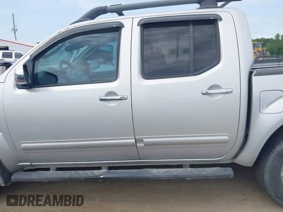 2011 Nissan Frontier Pro-4X z VIN 1N6AD0EV6BC427890, wystawiony jako IAAI lot #42316203 z przebiegiem 259 337 mil mil oraz . Historia ofert i sprzedaży dostępna na DreamBid. Obrazek 14.