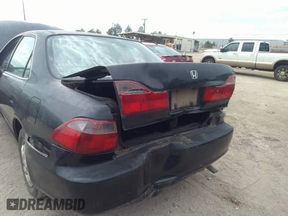 2000 Honda Accord EX z VIN 1HGCG5654YA033907, wystawiony jako IAAI lot #37283152 z przebiegiem 186 047 mil mil oraz . Historia ofert i sprzedaży dostępna na DreamBid. Obrazek 6.