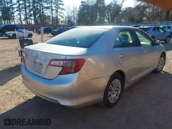 2014 Toyota Camry L with VIN 4T4BF1FK2ER440325, listed as a IAAI auction lot 41423301 with 271,563 mi miles and . Bid and sale history available at DreamBid. Image 4.
