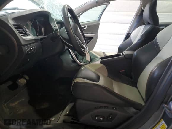 2016 Volvo S60 T5 Platinum с VIN YV4612UM8G2000243, выставлен на аукционе Copart как лот 69091645 с пробегом 107 533 миль миль и Списание • Salvage title. История ставок и продаж доступна на DreamBid. Изображение 7.