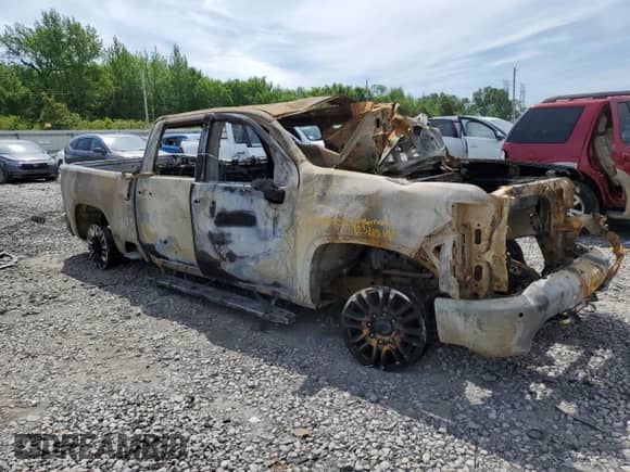 2021 Chevrolet Silverado 2500HD High Country с VIN 1GC4YREY2MF284117, выставлен на аукционе Copart как лот 52414664 с пробегом Не указан миль и На запчасти • Non repairable. История ставок и продаж доступна на DreamBid. Изображение 4.