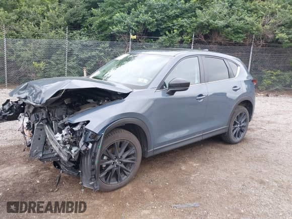 2023 Mazda CX-5 S Carbon Edition z VIN JM3KFBCM4P0142175, wystawiony jako IAAI lot #42523647 z przebiegiem 48 655 mil mil oraz . Historia ofert i sprzedaży dostępna na DreamBid. Obrazek 2.