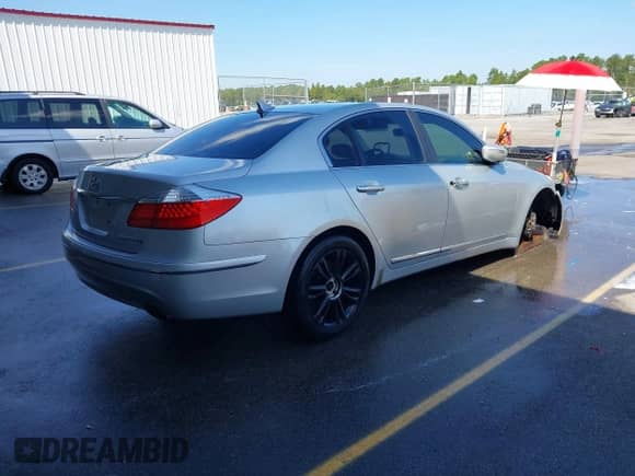 2011 Hyundai Genesis с VIN KMHGC4DF9BU125887, выставлен на аукционе IAAI как лот 43200912 с пробегом 242 504 миль миль и . История ставок и продаж доступна на DreamBid. Изображение 4.