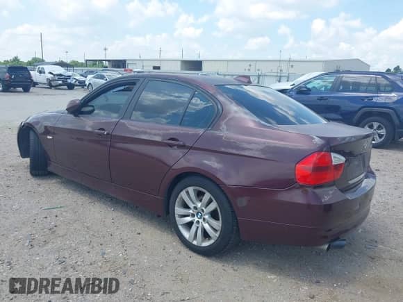 2008 BMW 3 Series 328i z VIN WBAVA375X8NL55968, wystawiony jako IAAI lot #42927297 z przebiegiem 187 526 mil mil oraz . Historia ofert i sprzedaży dostępna na DreamBid. Obrazek 3.