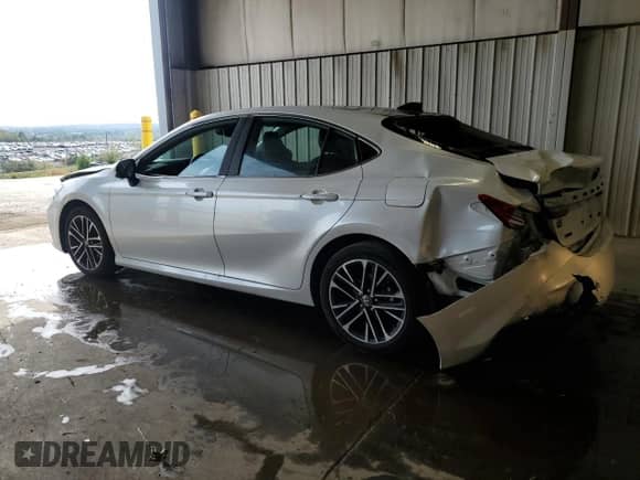 2025 Toyota Camry LE with VIN 4T1DAACK7SU552393, listed as a Copart auction lot 84417645 with 10,032 mi miles and Salvage title. Bid and sale history available at DreamBid. Image 2.