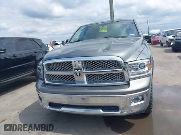 2012 Ram 1500 Laramie z VIN 1C6RD6NT6CS267998, wystawiony jako IAAI lot #42088883 z przebiegiem 135 687 mil mil oraz . Historia ofert i sprzedaży dostępna na DreamBid. Obrazek 12.