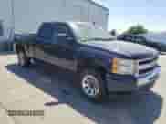 2011 Chevrolet Silverado 1500 LS z VIN 1GCRCREA0BZ303895, wystawiony jako Copart lot #57750935 z przebiegiem 212 073 mil mil oraz Szkoda całkowita • Salvage title. Historia ofert i sprzedaży dostępna na DreamBid. Obrazek 4.