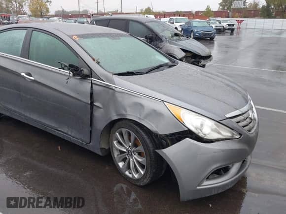 2012 Hyundai Sonata SE z VIN 5NPEC4AC1CH456058, wystawiony jako IAAI lot #43540605 z przebiegiem 134 728 mil mil oraz . Historia ofert i sprzedaży dostępna na DreamBid. Obrazek 1.