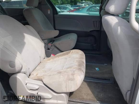 2017 Toyota Sienna L z VIN 5TDZZ3DC4HS779866, wystawiony jako IAAI lot #42790394 z przebiegiem 130 059 mil mil oraz . Historia ofert i sprzedaży dostępna na DreamBid. Obrazek 8.