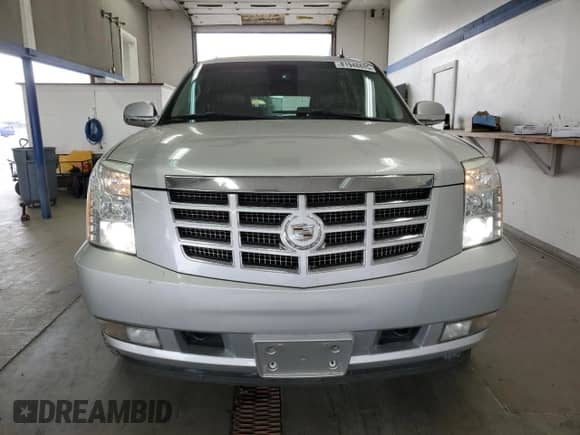 2011 Cadillac Escalade ESV Premium with VIN 1GYS3JEF4BR234766, listed as a Copart auction lot 81948885 with 215,396 mi miles and Salvage title. Bid and sale history available at DreamBid. Image 5.