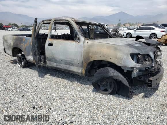 2004 Toyota Tundra SR5 z VIN 5TBBT44104S452083, wystawiony jako Copart lot #62192855 z przebiegiem Nie podano mil oraz Nie do naprawy • Non repairable. Historia ofert i sprzedaży dostępna na DreamBid. Obrazek 4.