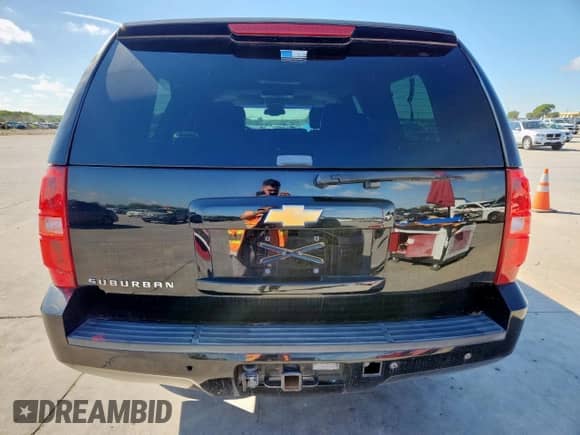 2013 Chevrolet Suburban LT с VIN 1GNSCJE09DR349312, выставлен на аукционе Copart как лот 82023595 с пробегом 193 837 миль миль и Списание • Salvage title. История ставок и продаж доступна на DreamBid. Изображение 6.