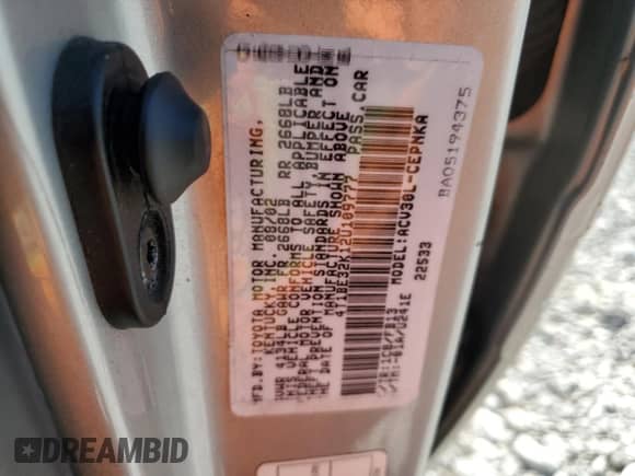 2002 Toyota Camry LE z VIN 4T1BE32K12U109777, wystawiony jako Copart lot #86157775 z przebiegiem 241 982 mil mil oraz Szkoda całkowita • Salvage title. Historia ofert i sprzedaży dostępna na DreamBid. Obrazek 12.