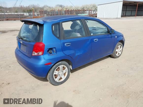 2005 Chevrolet Aveo LS z VIN KL1TD62605B410547, wystawiony jako IAAI lot #41833279 z przebiegiem 190 861 mil mil oraz . Historia ofert i sprzedaży dostępna na DreamBid. Obrazek 4.
