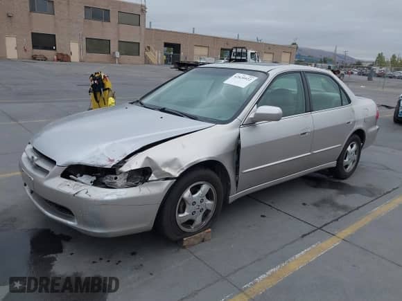 1998 Honda Accord EX с VIN 1HGCG6673WA139236, выставлен на аукционе IAAI как лот 42820922 с пробегом 268 880 миль миль и . История ставок и продаж доступна на DreamBid. Изображение 2.