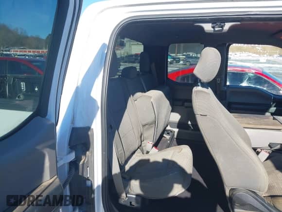 2017 Ford F-150 XL z VIN 1FTEX1EP9HKE40148, wystawiony jako IAAI lot #41395545 z przebiegiem 201 391 mil mil oraz . Historia ofert i sprzedaży dostępna na DreamBid. Obrazek 8.