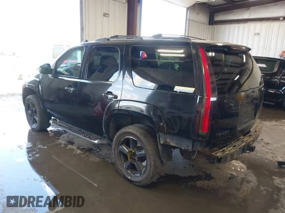 2007 Chevrolet Tahoe LTZ z VIN 1GNFK13047R373142, wystawiony jako IAAI lot #42803408 z przebiegiem 230 525 mil mil oraz . Historia ofert i sprzedaży dostępna na DreamBid. Obrazek 3.