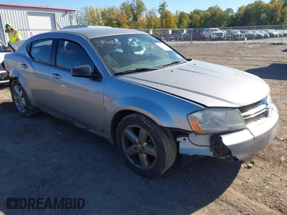 2013 Dodge Avenger SE z VIN 1C3CDZAB0DN638090, wystawiony jako IAAI lot #43345648 z przebiegiem 147 731 mil mil oraz . Historia ofert i sprzedaży dostępna na DreamBid. Obrazek 1.