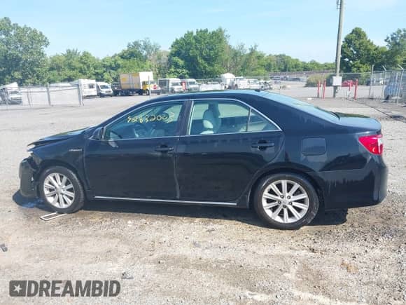 2013 Toyota Camry LE z VIN 4T1BD1FK1DU071049, wystawiony jako IAAI lot #42832003 z przebiegiem 156 477 mil mil oraz . Historia ofert i sprzedaży dostępna na DreamBid. Obrazek 14.