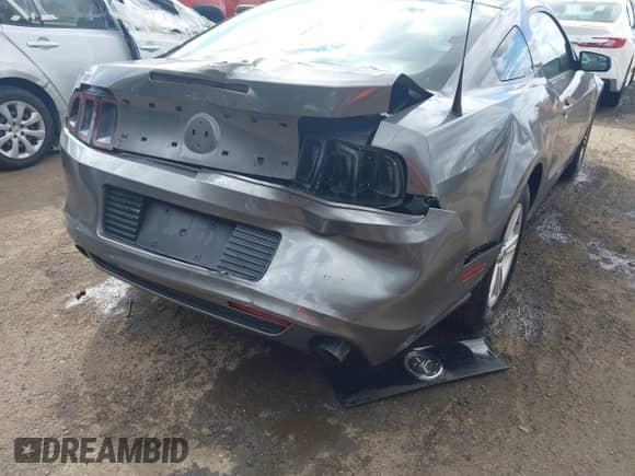 2014 Ford Mustang Premium с VIN 1ZVBP8AM7E5251643, выставлен на аукционе IAAI как лот 43345706 с пробегом 143 122 миль миль и . История ставок и продаж доступна на DreamBid. Изображение 6.