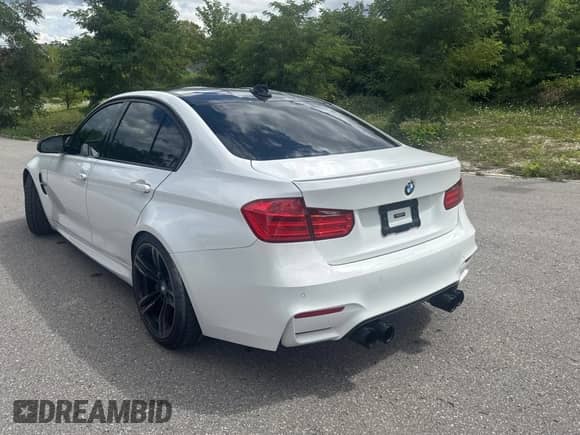 2015 BMW M3 z VIN WBS3C9C58FP804958, wystawiony jako Copart lot #70424075 z przebiegiem 118 820 mil mil oraz Szkoda całkowita • Salvage title. Historia ofert i sprzedaży dostępna na DreamBid. Obrazek 3.
