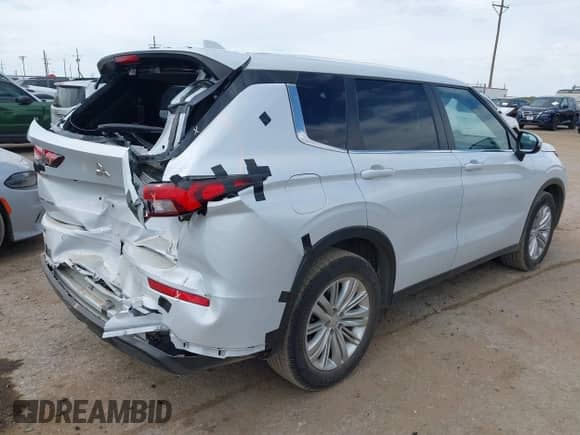 2024 Mitsubishi Outlander ES with VIN JA4J3UA88RZ012424, listed as a IAAI auction lot 43268094 with 33,505 mi miles and . Bid and sale history available at DreamBid. Image 4.