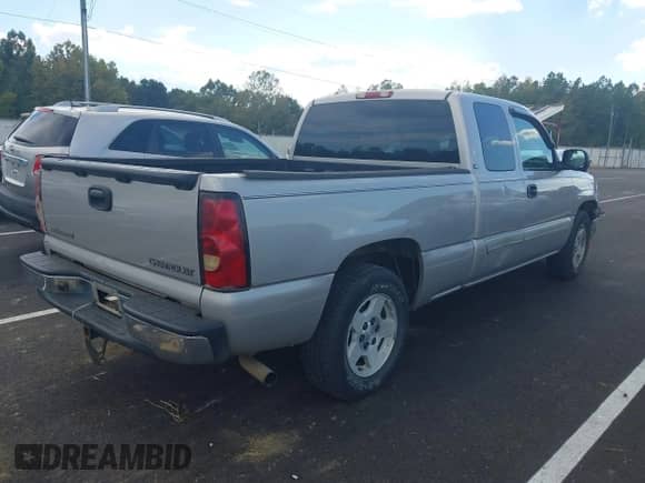2005 Chevrolet Silverado 1500 LS z VIN 2GCEC19V751152385, wystawiony jako IAAI lot #43360918 z przebiegiem 158 152 mil mil oraz . Historia ofert i sprzedaży dostępna na DreamBid. Obrazek 4.
