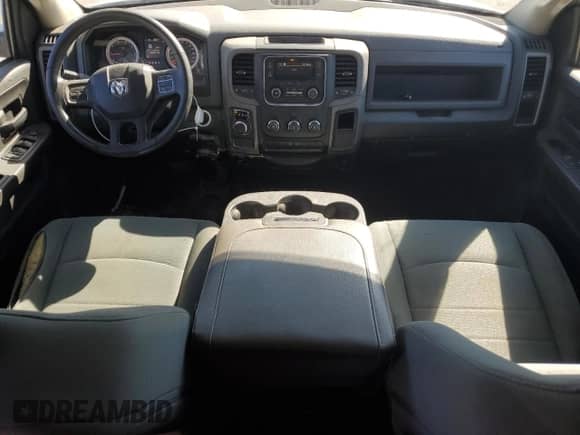 2018 Ram 1500 Tradesman z VIN 3C6RR6KT2JG252246, wystawiony jako Copart lot #47925375 z przebiegiem 186 881 mil mil oraz Szkoda całkowita • Salvage title. Historia ofert i sprzedaży dostępna na DreamBid. Obrazek 8.