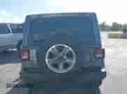 2021 Jeep Wrangler Unlimited Sahara z VIN 1C4HJXEN3MW525716, wystawiony jako IAAI lot #42974390 z przebiegiem 87 931 mil mil oraz . Historia ofert i sprzedaży dostępna na DreamBid. Obrazek 16.