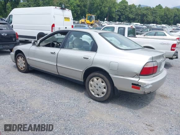 1996 Honda Accord LX with VIN 1HGCD563XTA152271, listed as a IAAI auction lot 42864789 with 268,002 mi miles and . Bid and sale history available at DreamBid. Image 3.