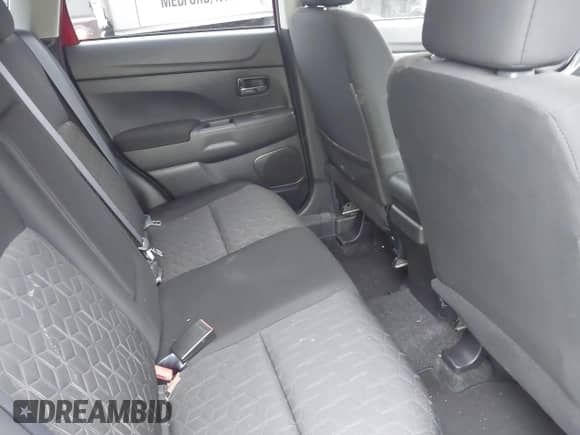 2021 Mitsubishi Outlander ES z VIN JA4APUAU6MU033599, wystawiony jako IAAI lot #42367650 z przebiegiem 20 565 mil mil oraz . Historia ofert i sprzedaży dostępna na DreamBid. Obrazek 8.