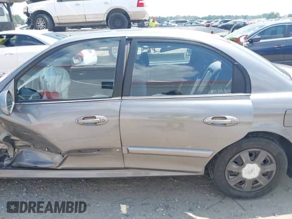 2004 Hyundai Sonata z VIN KMHWF25SX4A033243, wystawiony jako IAAI lot #42610903 z przebiegiem 162 967 mil mil oraz . Historia ofert i sprzedaży dostępna na DreamBid. Obrazek 14.