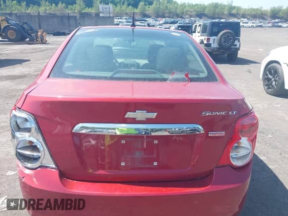 2012 Chevrolet Sonic LT z VIN 1G1JD5SB7C4224456, wystawiony jako IAAI lot #42580202 z przebiegiem 85 713 mil mil oraz . Historia ofert i sprzedaży dostępna na DreamBid. Obrazek 16.