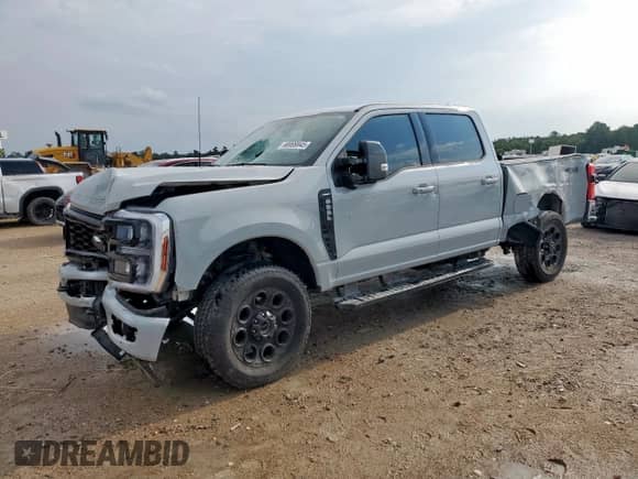 2025 Ford F-250 XL with VIN 1FT8W2BN5SEC76394, listed as a Copart auction lot 68999945 with 13,215 mi miles and Salvage title. Bid and sale history available at DreamBid. Image 1.