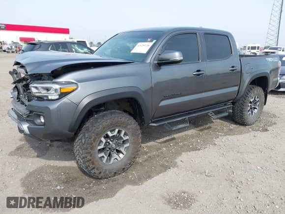 2023 Toyota Tacoma SR z VIN 3TMCZ5AN4PM571394, wystawiony jako IAAI lot #43129720 z przebiegiem 44 374 mil mil oraz . Historia ofert i sprzedaży dostępna na DreamBid. Obrazek 2.